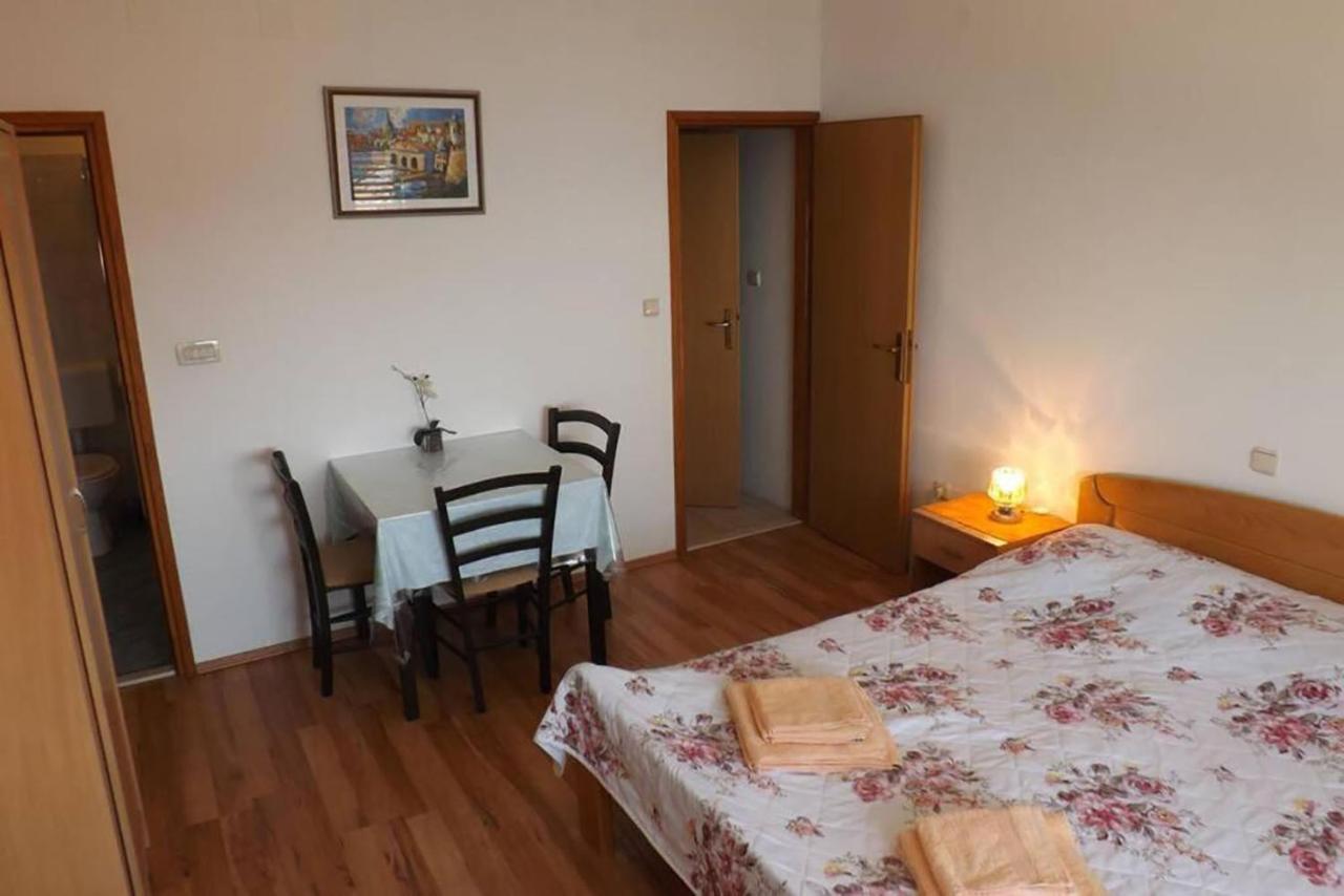Bupic- Close To Old With Free Parking Apartament